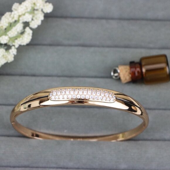 Elegant Rose Gold Bangle with Pavé Accents in Classic Oval Design, XPBL0425 - Picture 12 of 12